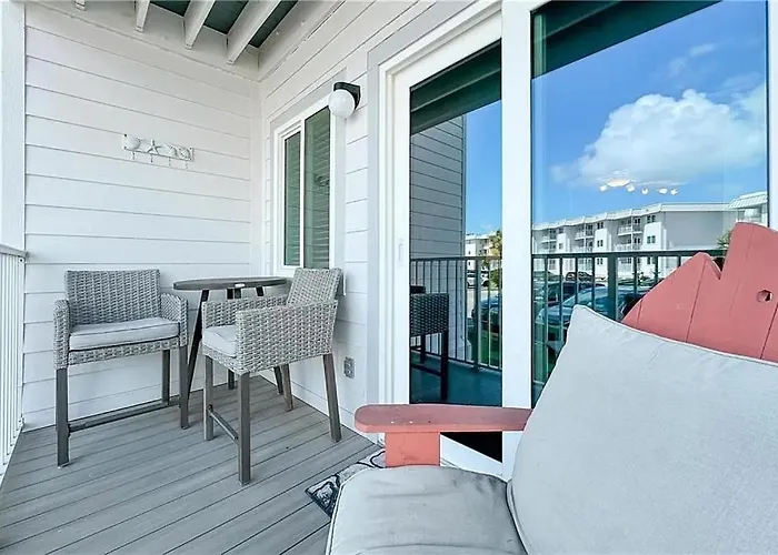 Plantation 2123 Fun & Games Apartment